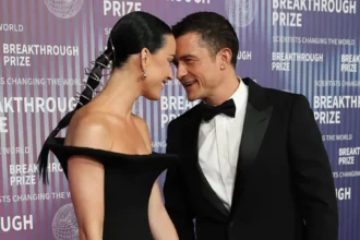katy-perry-orlando-bloom-share-vacation-pictures-including-video-of-sharing-a-kiss-in-front-of-sunset
