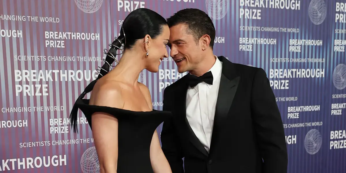 katy-perry-orlando-bloom-share-vacation-pictures-including-video-of-sharing-a-kiss-in-front-of-sunset