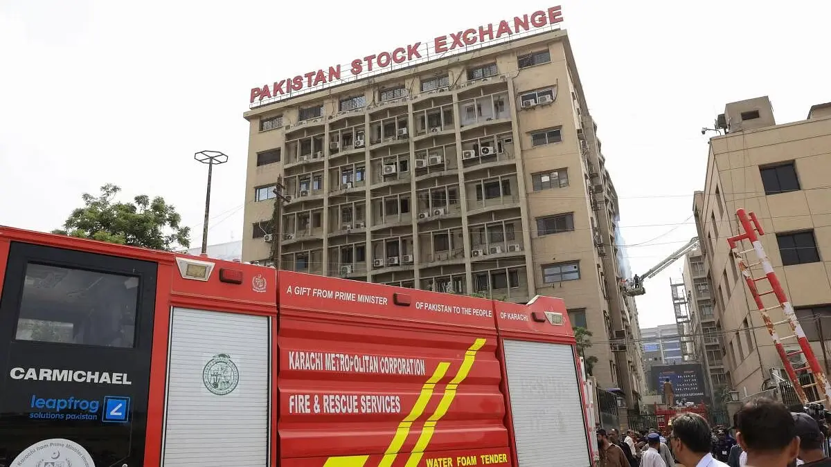 pakistans-karachi-stock-exchange-trading-suspended-due-to-a-fire-in-a-building