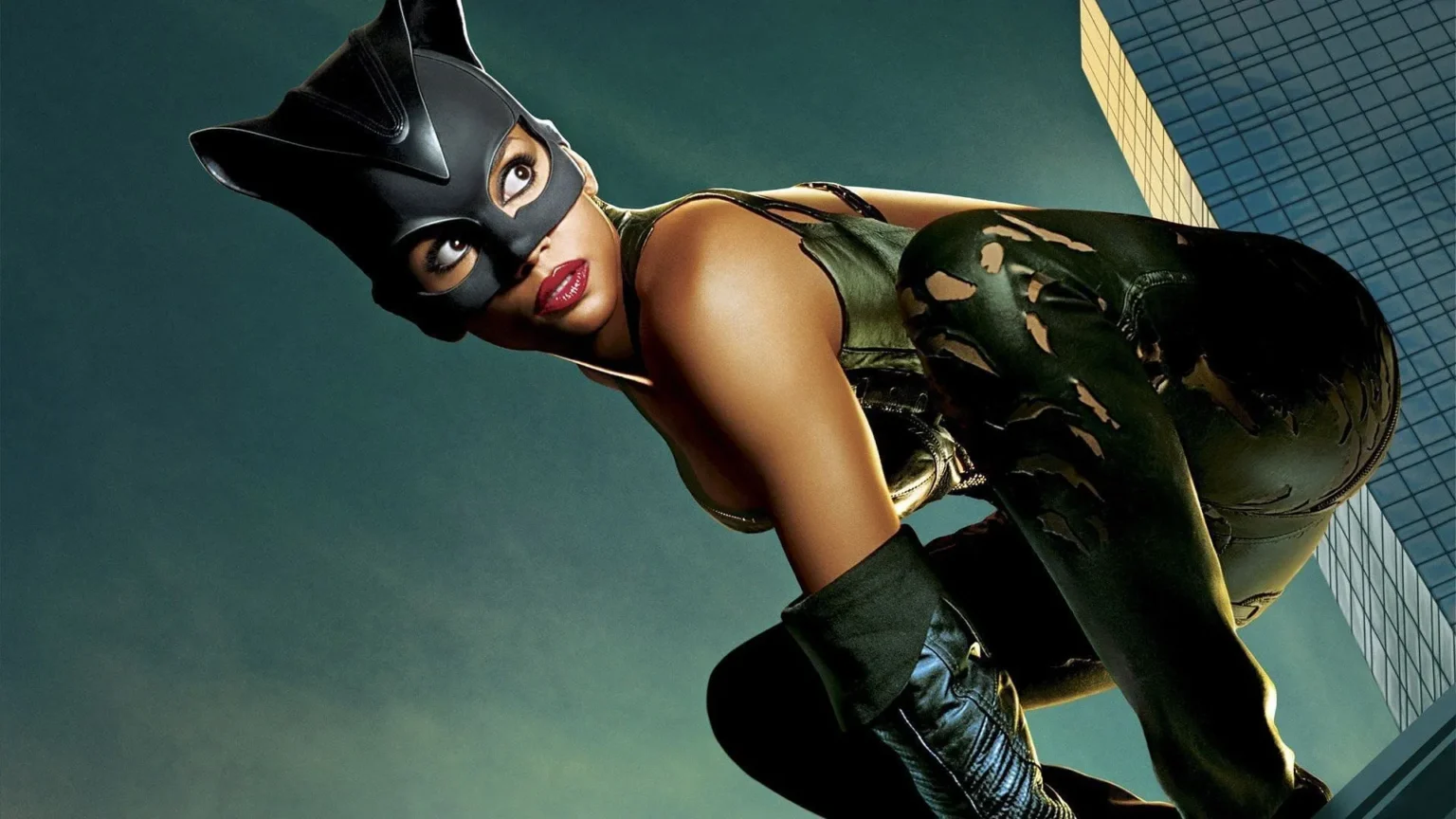 halle-berry-reflects-on-carrying-the-failure-of-catwoman-all-alone