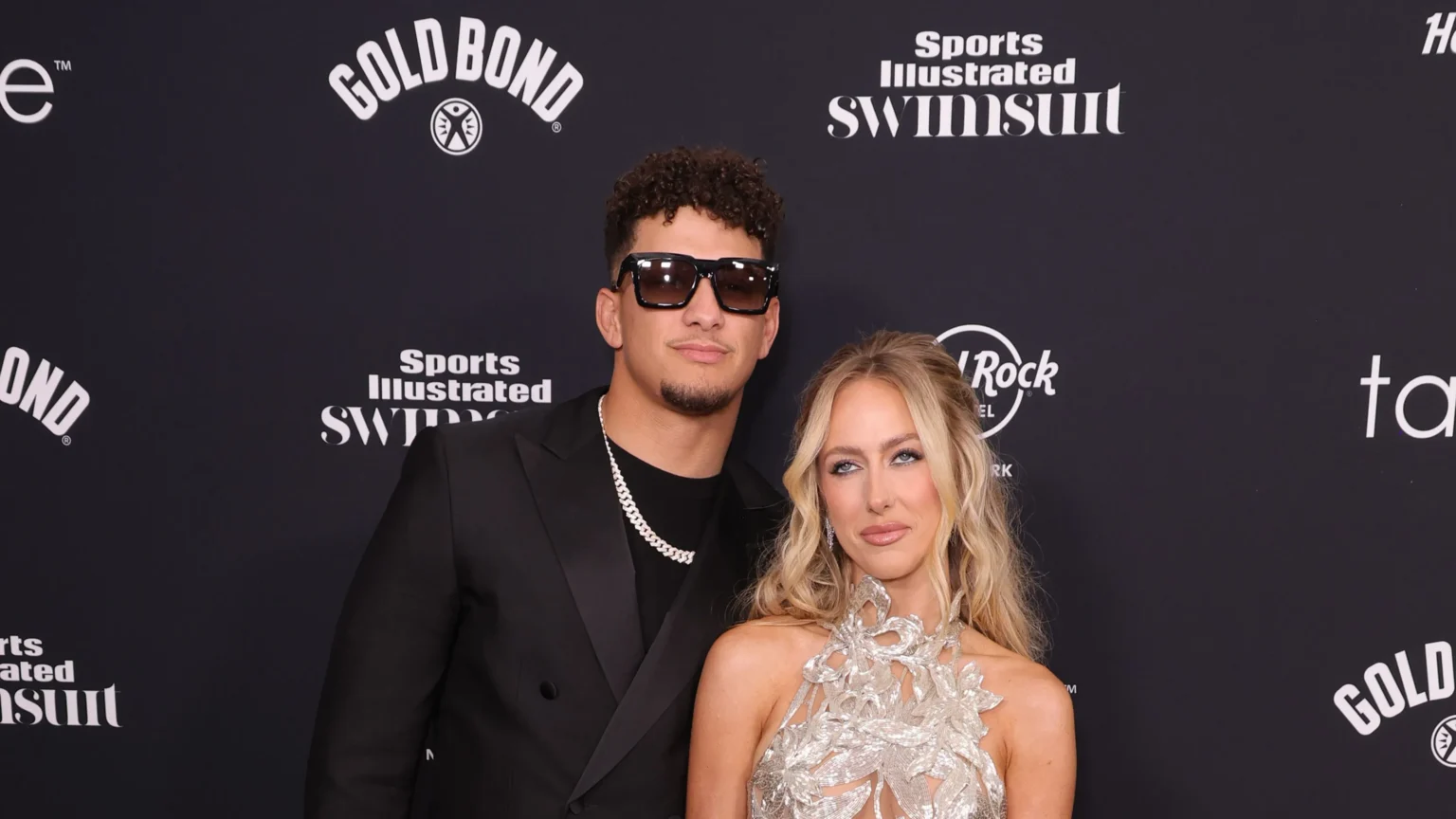 patrick-and-brittany-mahomes-announces-pregnancy-with-third-child