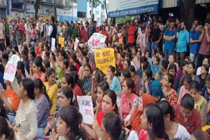 protesters-stop-buses-block-train-tracks-in-the-eastern-indian-state-of-west-bengal-amid-the-rape-case-of-moumita-debnath