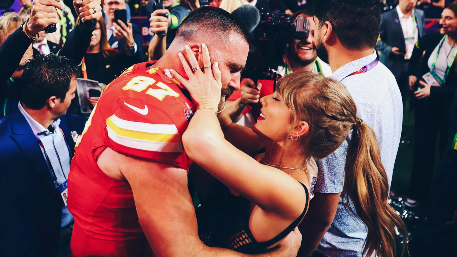 taylor-swift-travis-kelce-are-keeping-their-romance-alive-through-online-virtual-dinner-dates-and-fall-asleep-together