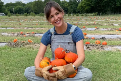 jennifer-garner-shares-farm-fresh-facts-from-pumpkin-fields