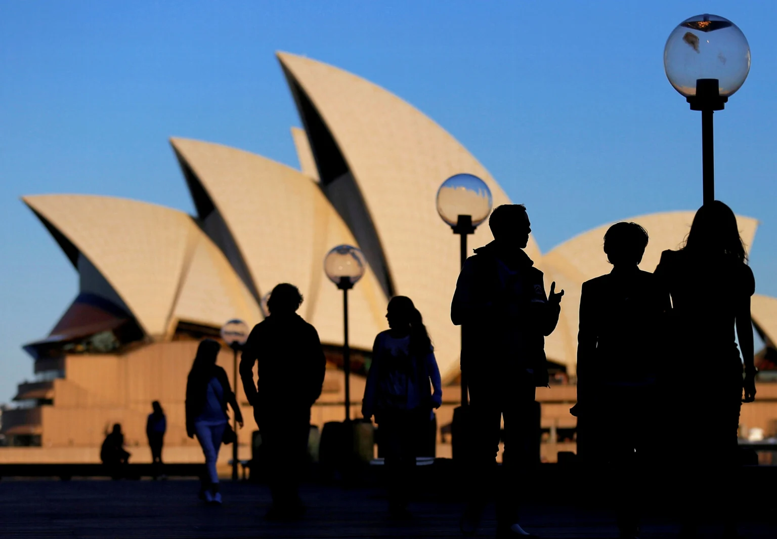 australians-have-now-the-legal-right-to-ignore-employers-calls-and-emails-outside-of-work-hours-its-a-mental-health-issue