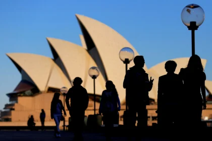 australians-have-now-the-legal-right-to-ignore-employers-calls-and-emails-outside-of-work-hours-its-a-mental-health-issue