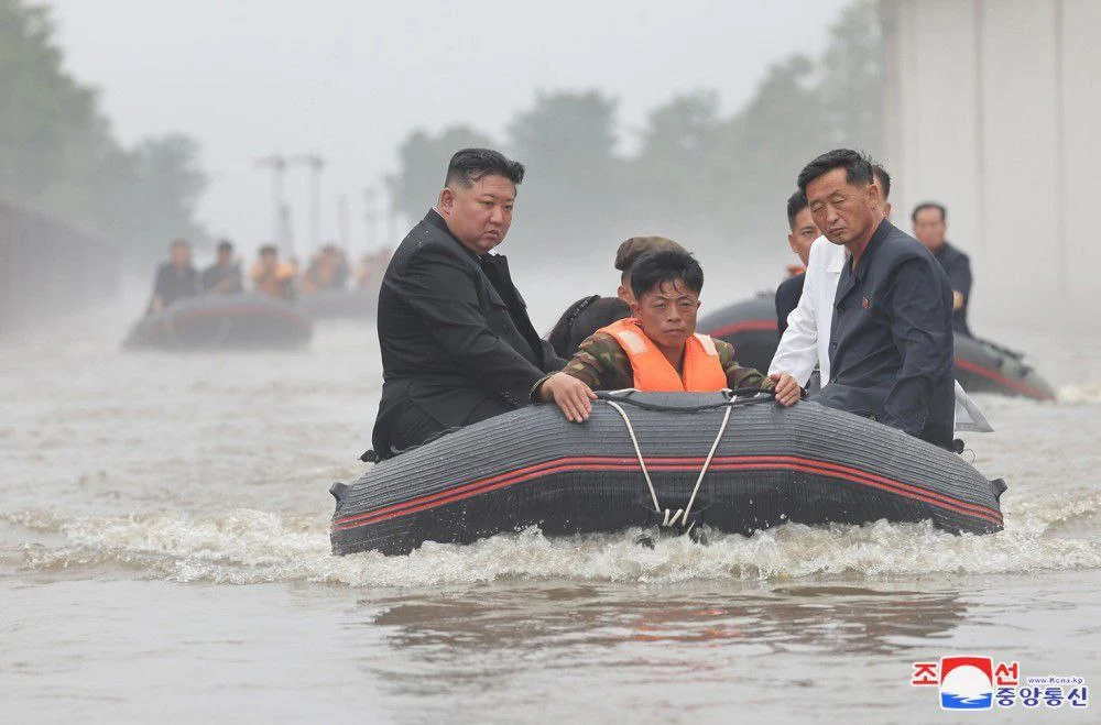 kim-jong-un-visits-flood-victims-15000-to-be-moved-to-north-koreas-capital