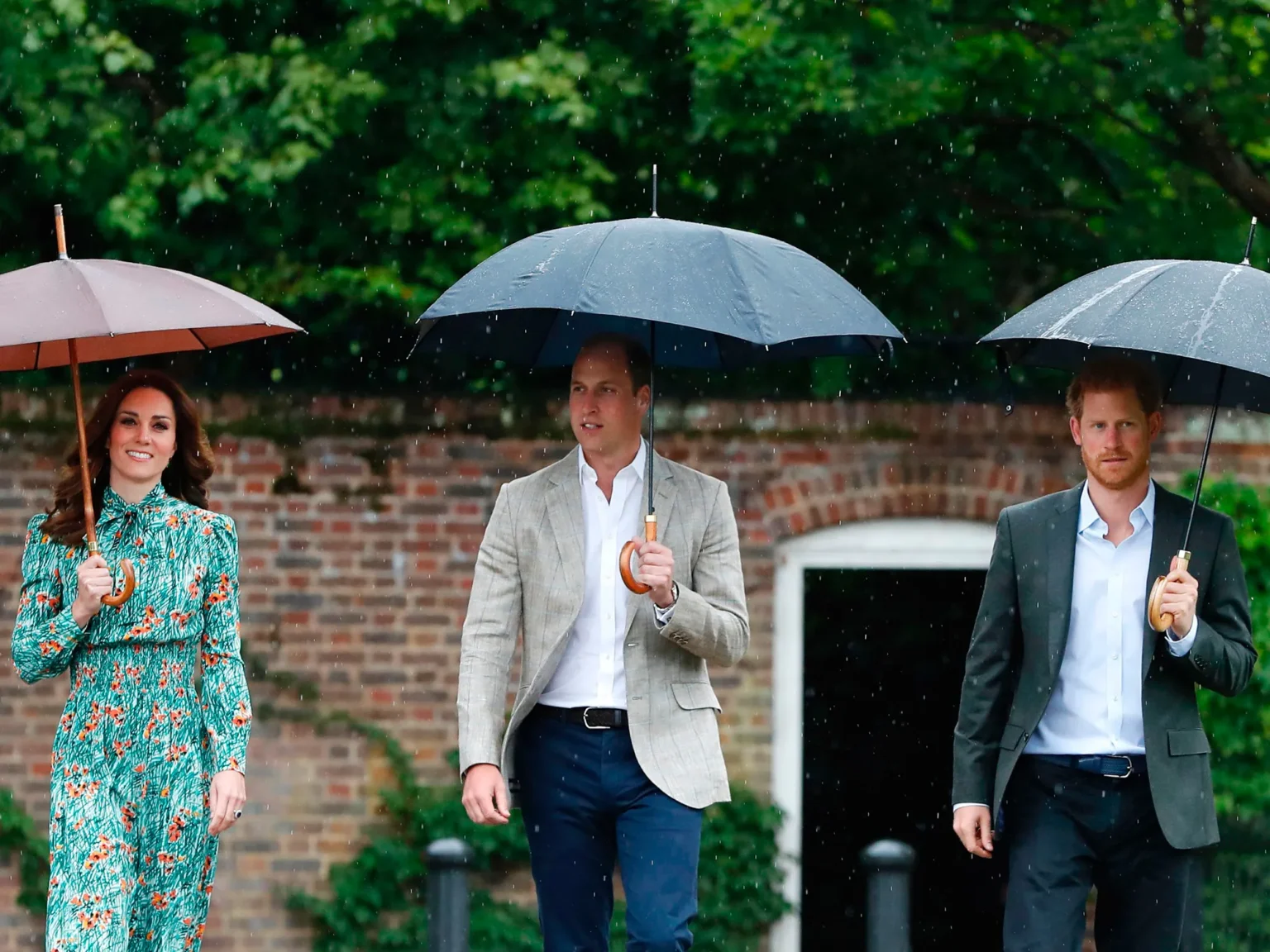 prince-william-kate-middleton-birthday-post-for-undeserve-prince-harry-sparks-controversy