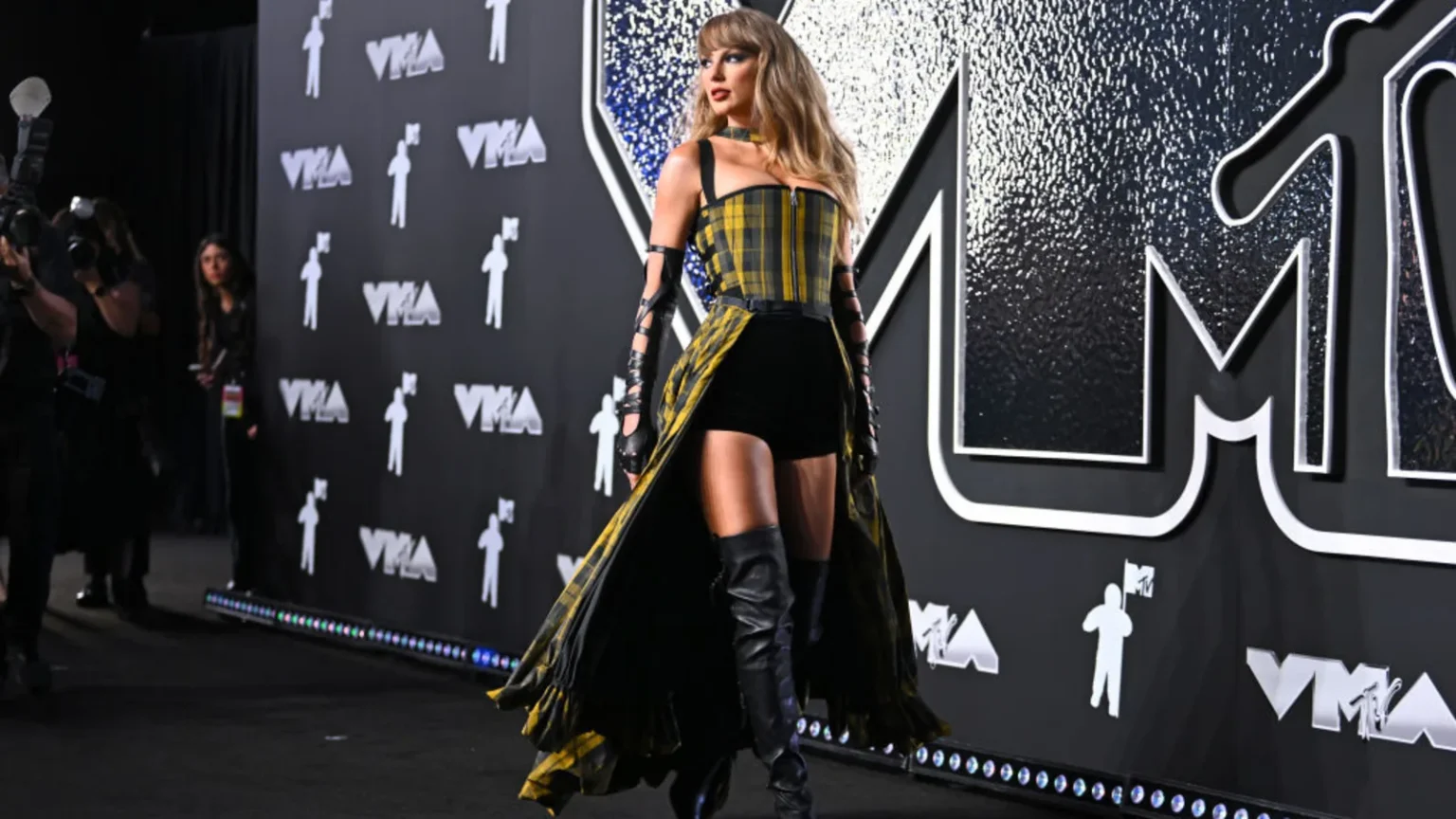 mtv-vmas-2024-the-best-and-worst-dressed-at-this-years-red-carpet-distinct-view