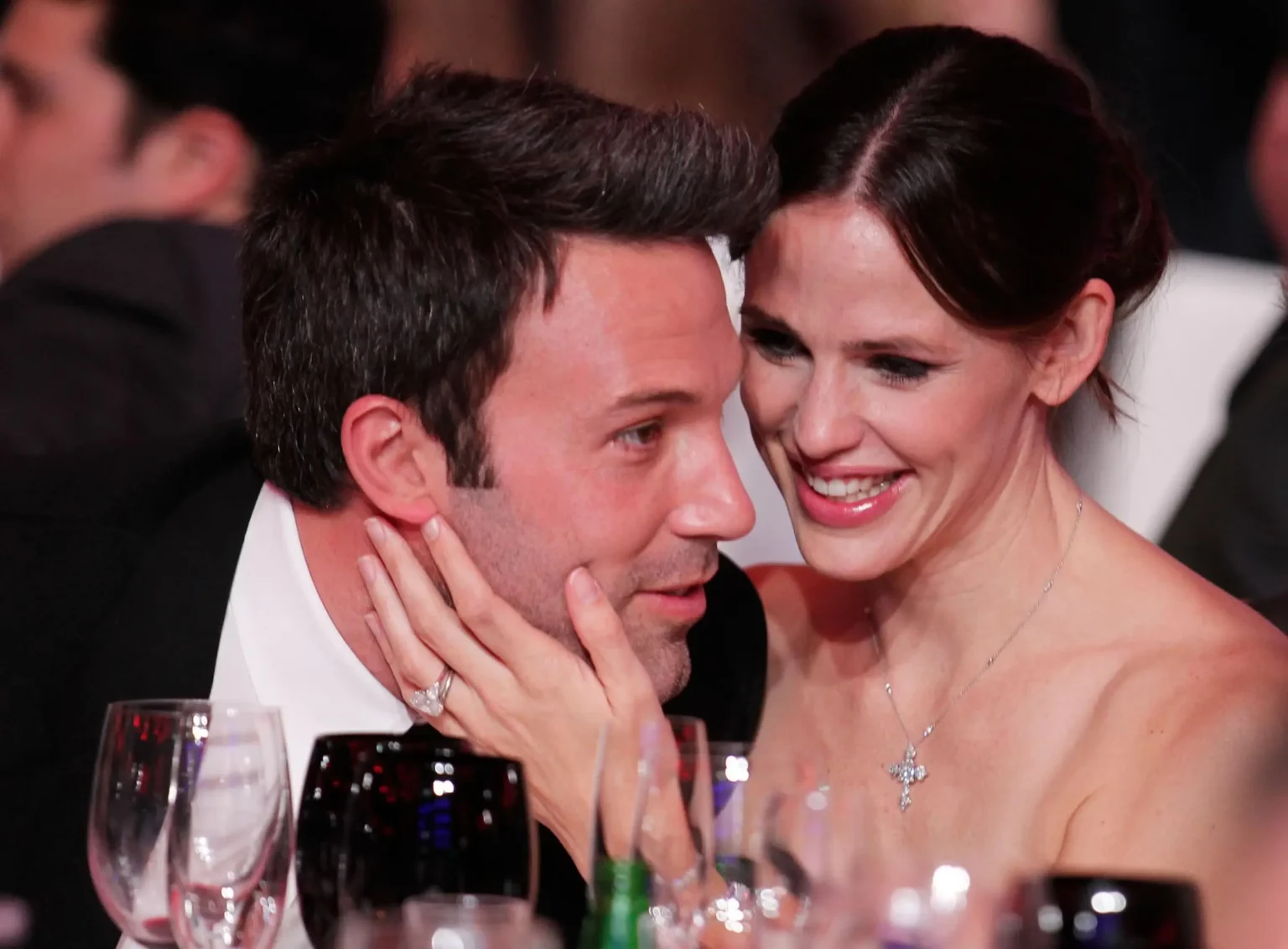 ben-affleck-celebrates-thanksgiving-with-ex-jennifer-garner-snubs-jennifer-lopez