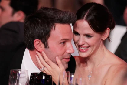 ben-affleck-celebrates-thanksgiving-with-ex-jennifer-garner-snubs-jennifer-lopez