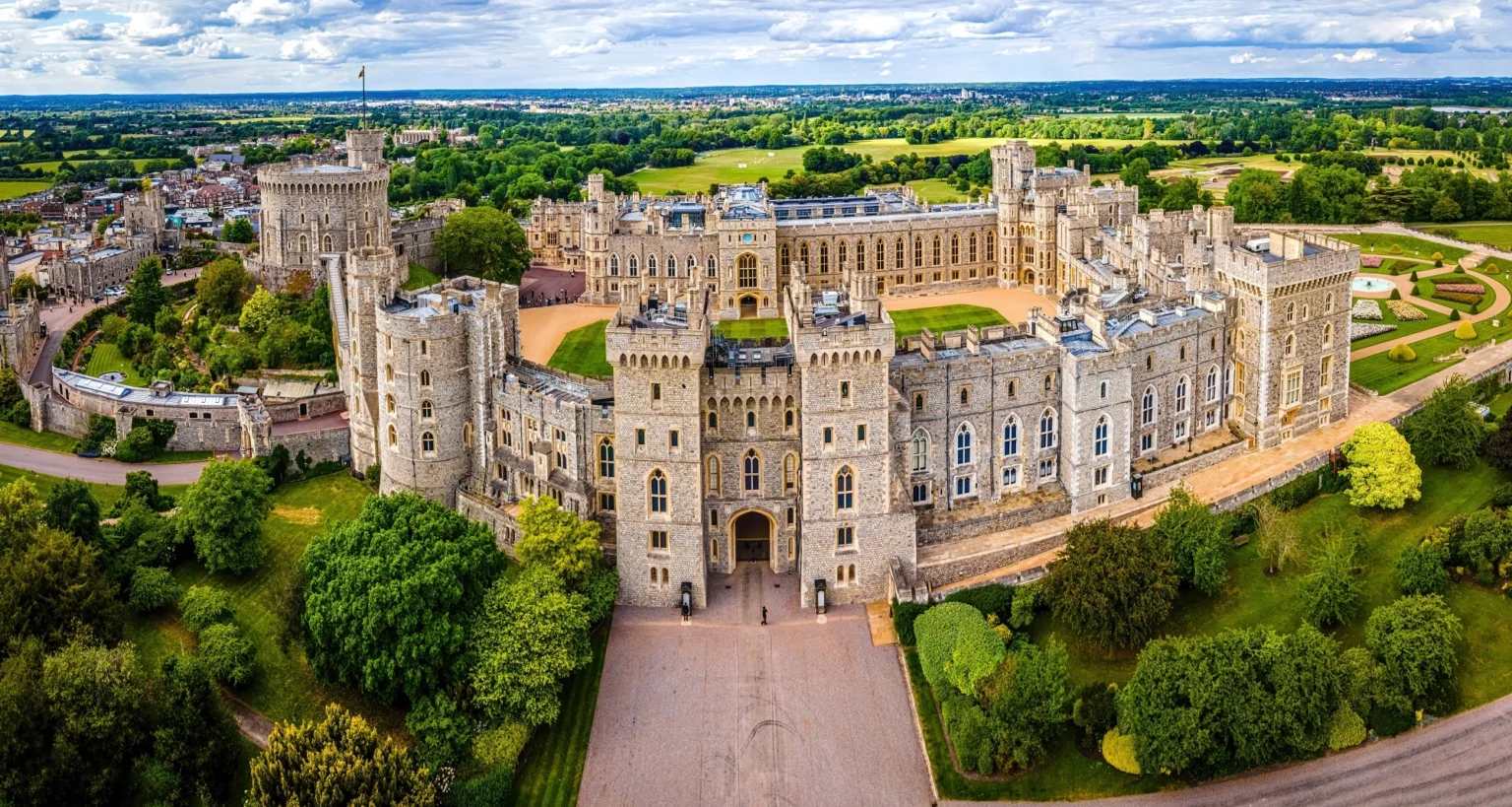 windsor-castle-hit-with-shocking-security-breach-as-masked-robbers-break-in-royal-residence