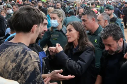 spains-pm-pedro-sanchez-king-felipe-vi-and-queen-letizia-hit-in-the-face-with-stones-and-mud-during-their-visit-to-flood-hit-valencia