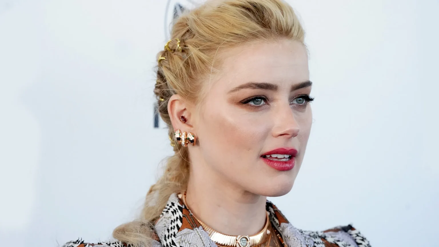 amber-heard-announces-second-pregnancy-with-anonymous-man